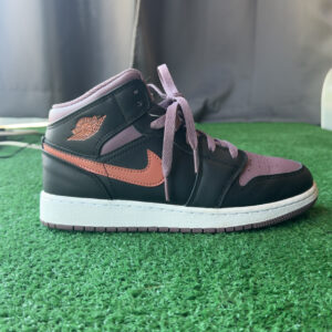 6M 7.5W Jordan 1 Mid Black sky